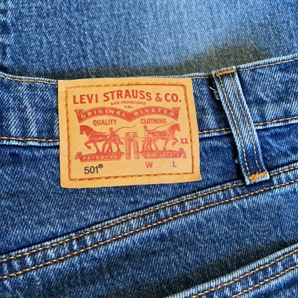 Levi’s iconic 501 womens jeans 25, 10.5” high rise